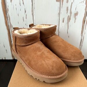Ugg Ultra Minis, Women's size 7 NIB